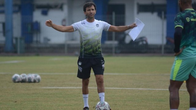 Resmi, Luis Milla Mundur sebagai Pelatih Persib Bandung