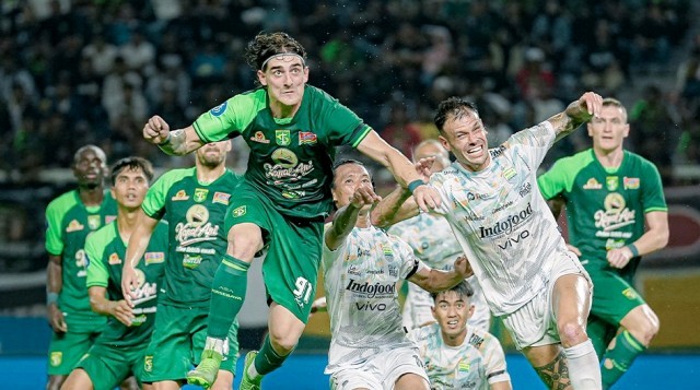 Persebaya Surabaya vs Persib Bandung