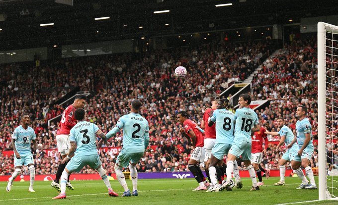 Manchester United vs Burnley 3-2 Highlights