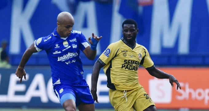 Persib Bandung Kalahkan Semen Padang 2-0