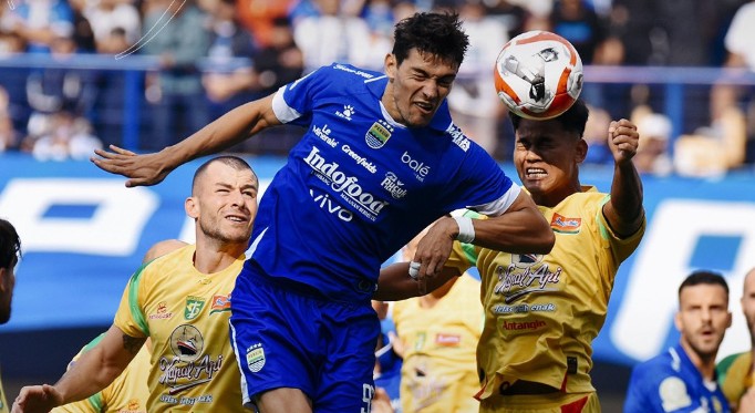 Persib Bandung Tundukkan Persebaya Surabaya 1-0