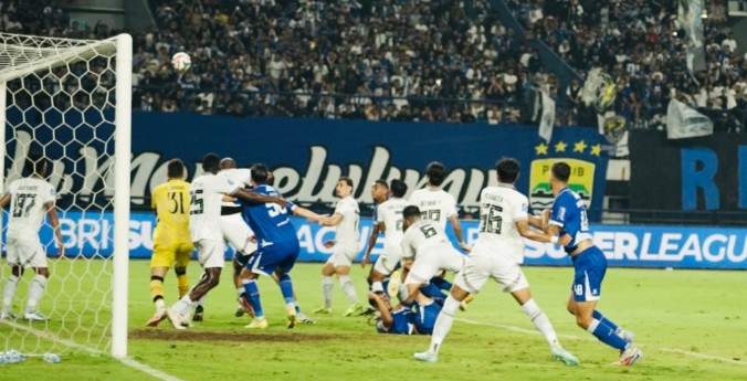Persib Bandung vs Arema FC Imbang 0-0