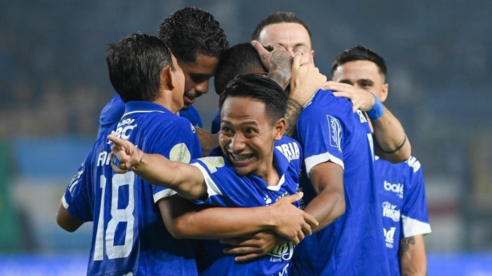 Persib Kalahkan Persija 2-1 di Segiri