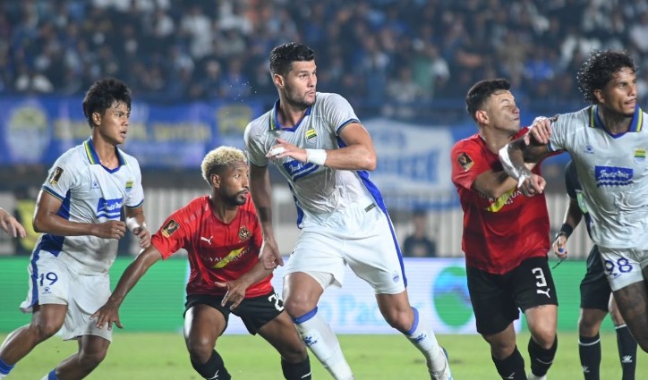 DPMM FC vs Persib Bandung