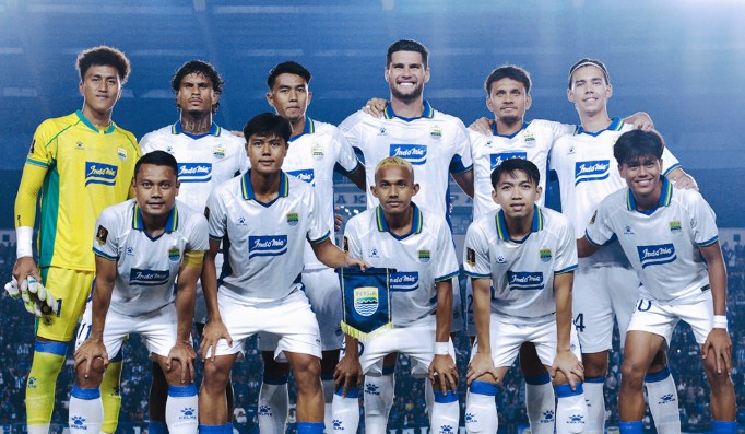 Starter Persib vs DPMM FC
